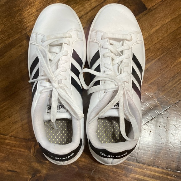 adidas Shoes - Women’s White Adidas Grand Court 2.0 (size 9)